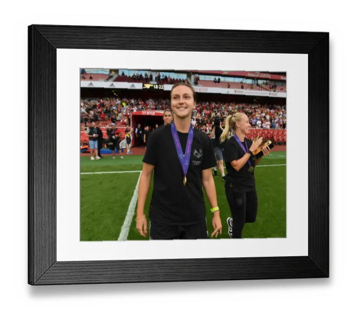 Framed Print : Arsenal FC vs Fulham FC: Lotte Wubben-Moy at Half Time - Premier League 2022-23