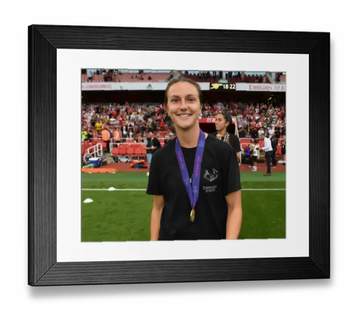 Framed Print : Arsenal's Lotte Wubben-Moy at Half Time during Arsenal vs Fulham, Premier League 2022-23