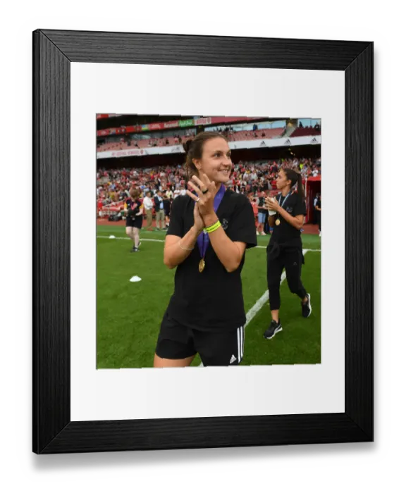 Framed Print : Arsenal vs Fulham: Lotte Wubben-Moy at Half Time - Premier League 2022-23