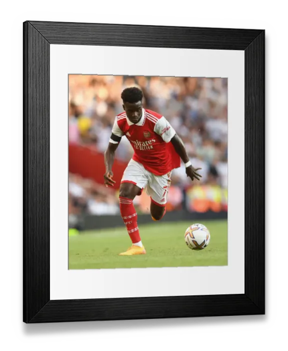 Framed Print : Arsenal's Bukayo Saka in Action against Fulham in 2022-23 Premier League Framed Print : Arsenal's Bukayo Saka in Action against Fulham in 2022-23 Premier League