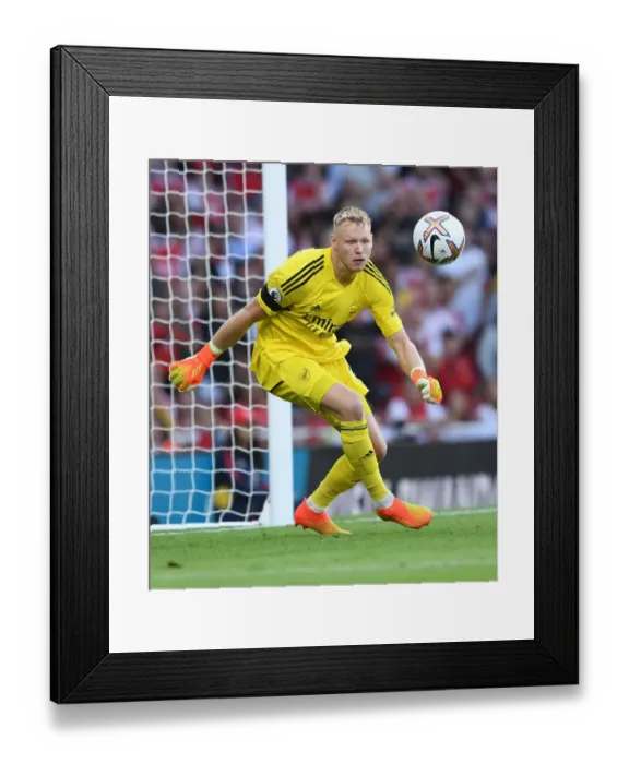 Framed Print : Arsenal's Aaron Ramsdale in Action: Arsenal vs Fulham, 2022-23 Premier League