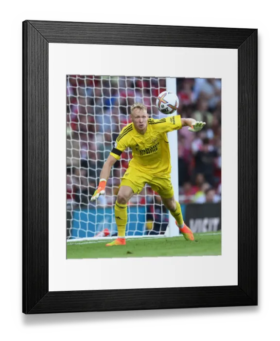 Framed Print : Arsenal's Aaron Ramsdale in Action against Fulham in 2022-23 Premier League