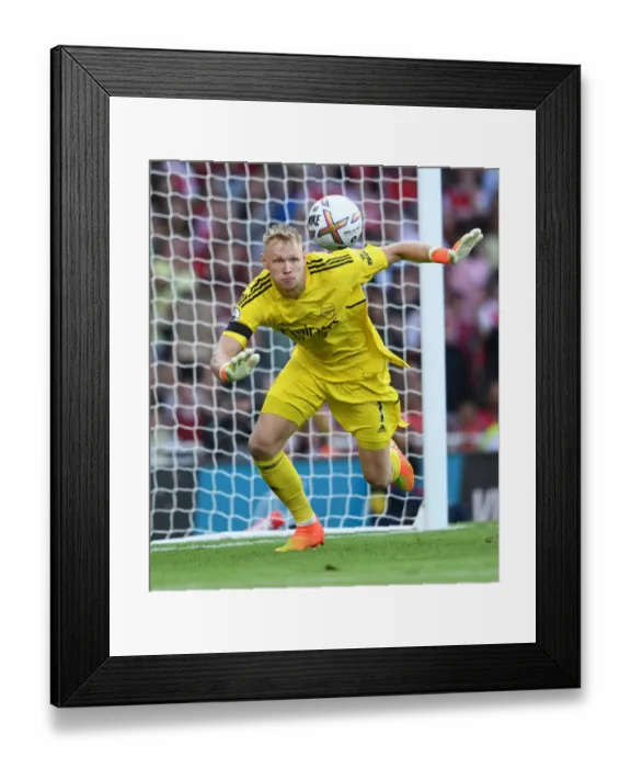 Framed Print : Arsenal's Aaron Ramsdale in Action: Arsenal vs Fulham, 2022-23 Premier League
