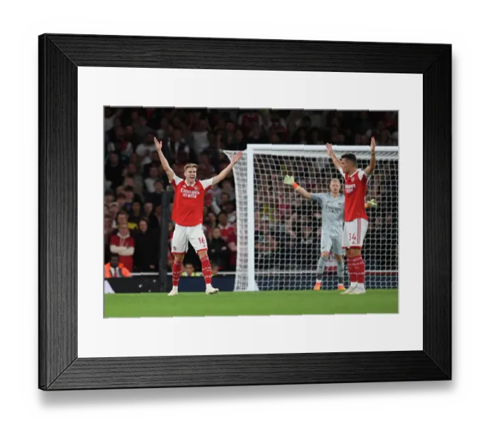 Framed Print : Rob Holding in Action: Arsenal vs. Aston Villa (2022-23 Premier League)