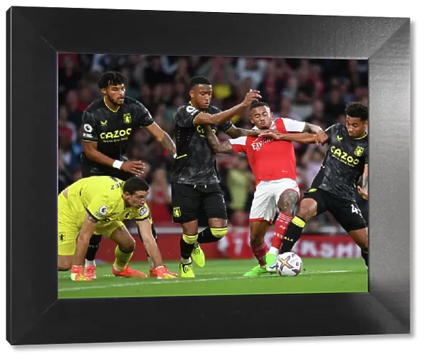 Arsenal vs Aston Villa: Gabriel Jesus Tangles with Defenders in Premier League Clash (2022-23)