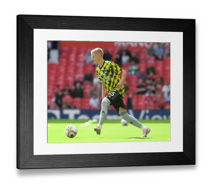 Framed Print : Arsenal's Zinchenko Readies for Manchester United Clash: Premier League 2022-23 Showdown Framed Print : Arsenal's Zinchenko Readies for Manchester United Clash: Premier League 2022-23 Showdown