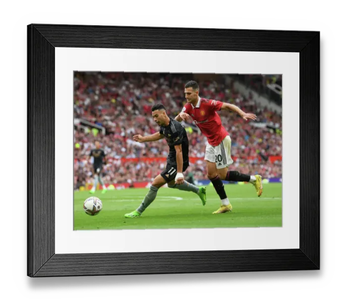 Framed Print : Manchester United vs Arsenal: Gabriel Martinelli Faces Off Against Diogo Dalot in Premier League Clash (2022-23)