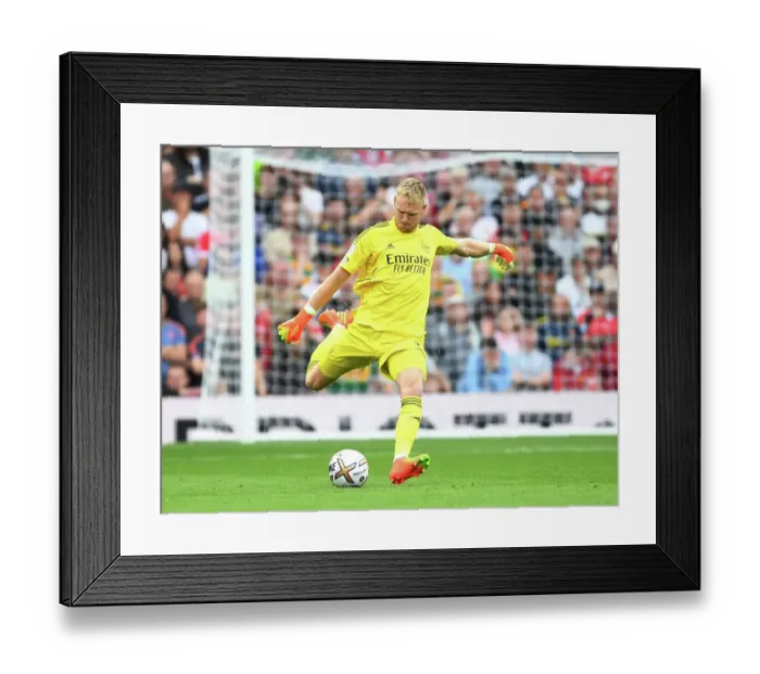Framed Print : Arsenal's Aaron Ramsdale Goes Head-to-Head with Manchester United in Premier League Showdown (2022-23)