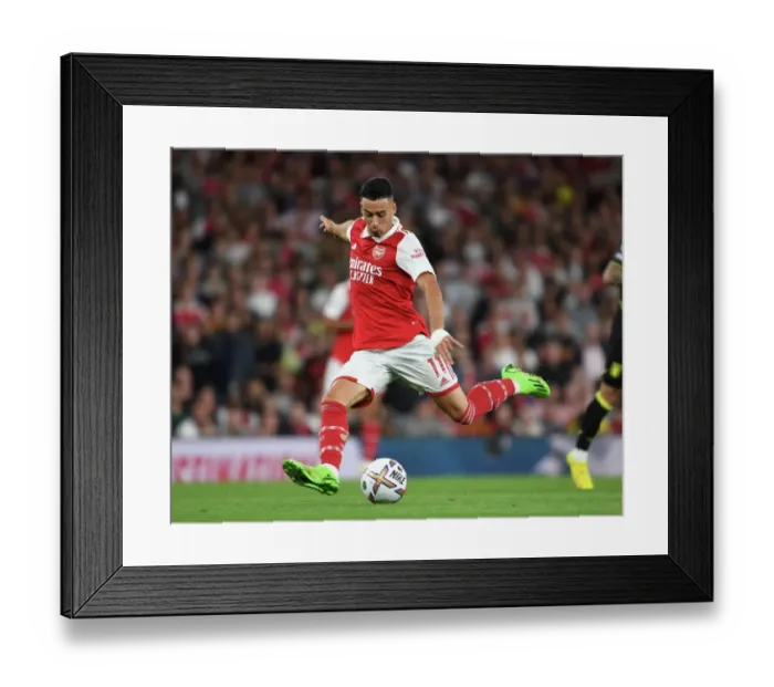 Framed Print : Martinelli Makes Brilliant Debut: Arsenal's New Star Shines Against Aston Villa (August 2022)