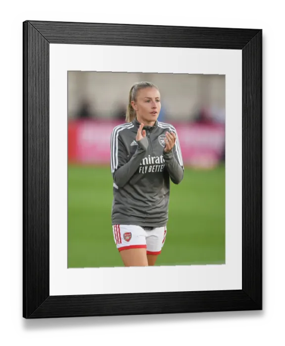 Framed Print : Leah Williamson Rallies Arsenal Fans Before Kick-off Against Brighton & Hove Albion
