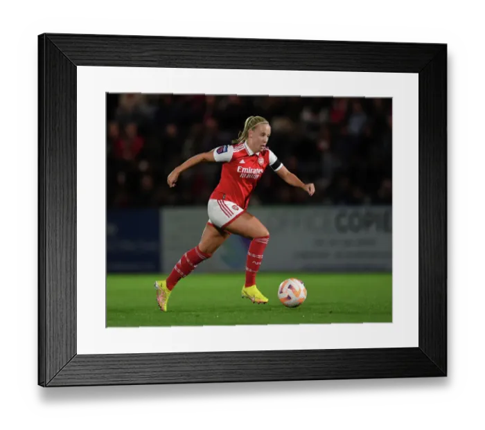 Framed Print : Arsenal's Beth Mead in Action: Arsenal Women vs Brighton & Hove Albion Women - Barclays WSL 2022-23