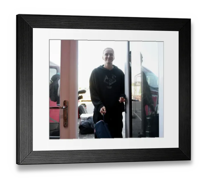 Framed Print : Determined Vivianne Miedema: Arsenal WFC's Battle against Brighton & Hove Albion WFC in FA WSL