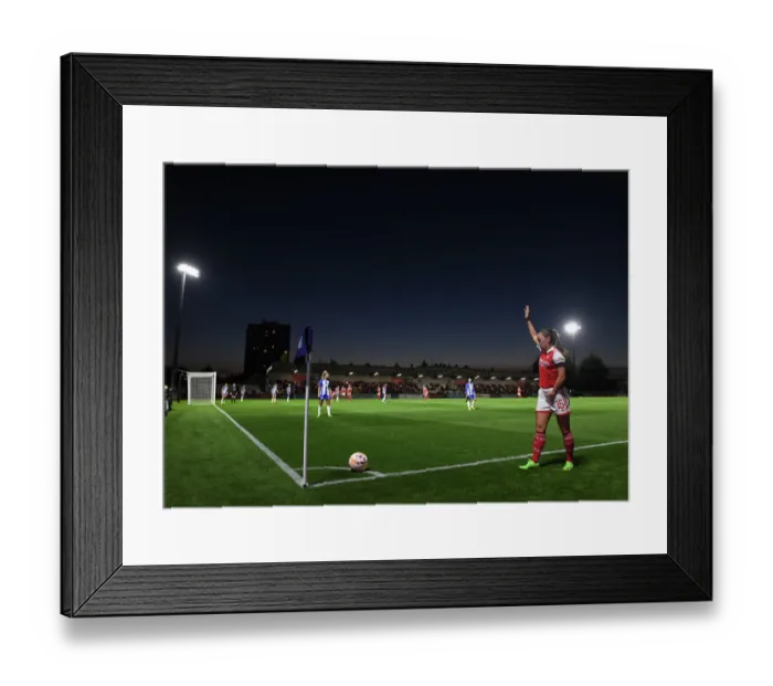 Framed Print : Arsenal's McCabe Readies Corner Kick Against Brighton in FA WSL Clash