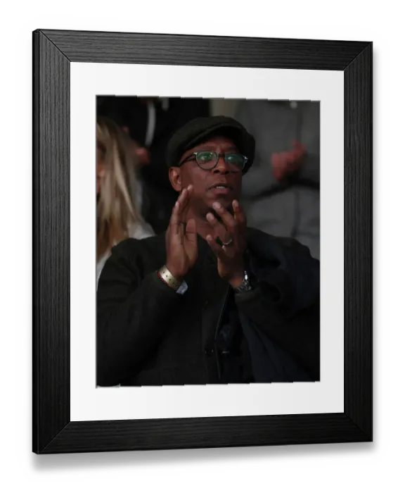 Framed Print : Ian Wright Cheers on Arsenal Women vs Brighton & Hove Albion in Barclays WSL Match