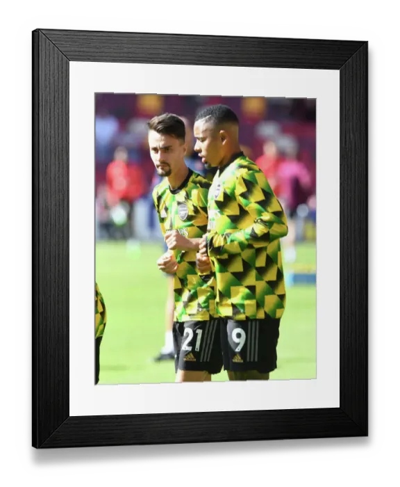 Framed Print : Fabio Vieira Gears Up: Brentford vs Arsenal, Premier League 2022-23
