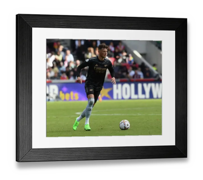 Framed Print : Arsenal's Ben White in Action against Brentford in 2022-23 Premier League Framed Print : Arsenal's Ben White in Action against Brentford in 2022-23 Premier League