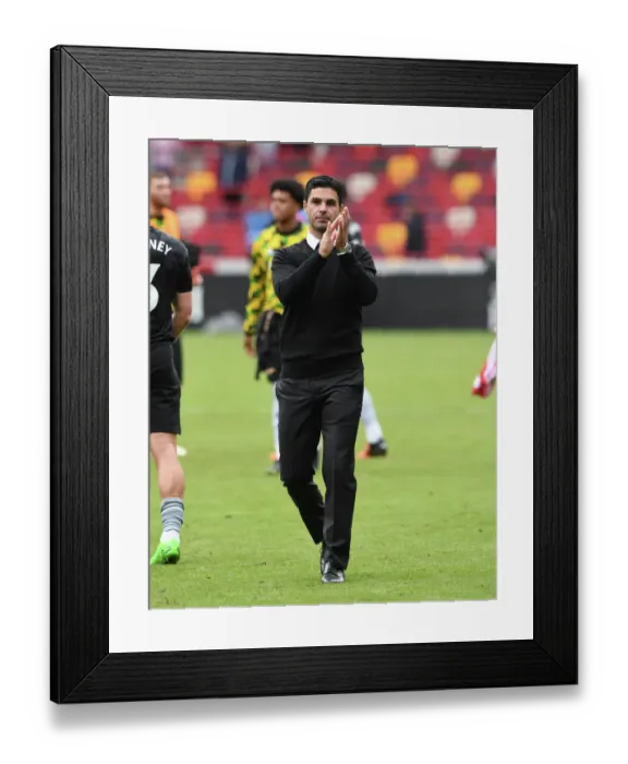 Framed Print : Arsenal Manager Mikel Arteta Celebrates with Fans after Brentford Victory, 2022-23 Premier League