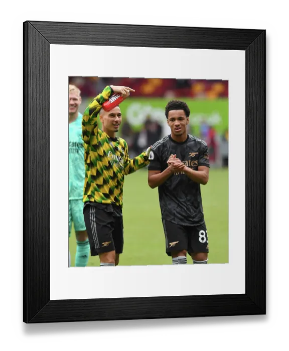 Framed Print : Arsenal's Ethan Nwaneri and Gabriel Martinelli Celebrate Euphoric Victory with Fans at Brentford