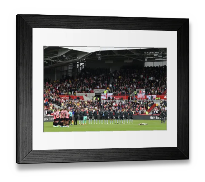 Framed Print : Arsenal Honors Queen with Silence before Brentford Clash - Premier League 2022-23 Framed Print : Arsenal Honors Queen with Silence before Brentford Clash - Premier League 2022-23
