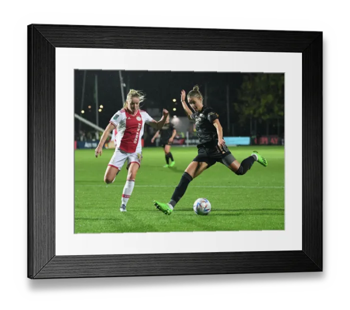Framed Print : Arsenal vs Ajax Women: Battle at Johan Cruyff Arena in UEFA Champions League