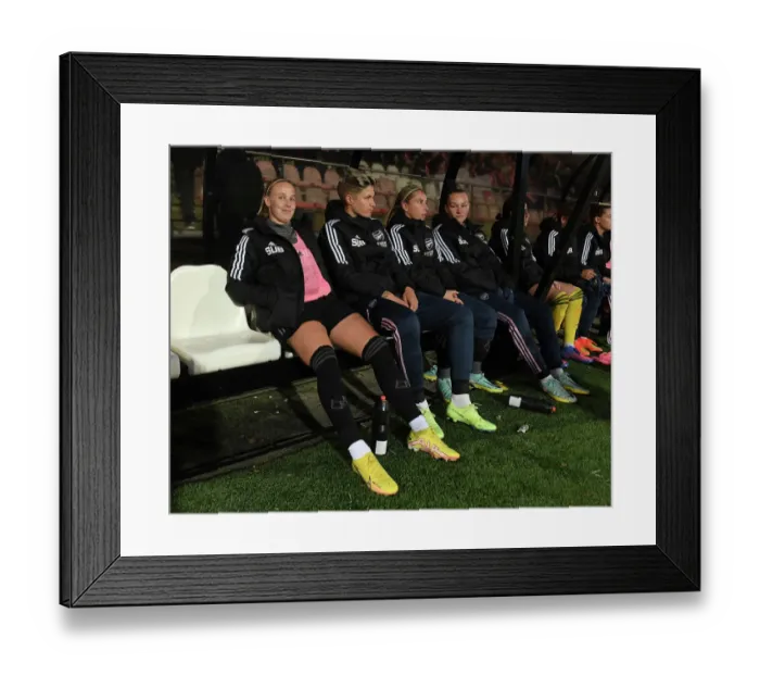 Framed Print : Beth Mead Readies for Arsenal's UEFA Women's Champions League Clash Against AFC Ajax