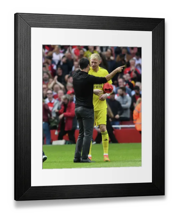 Framed Print : Arsenal Manager Mikel Arteta Consoles Aaron Ramsdale After Arsenal vs. Tottenham Match, 2022-23 Premier League Framed Print : Arsenal Manager Mikel Arteta Consoles Aaron Ramsdale After Arsenal vs. Tottenham Match, 2022-23 Premier League