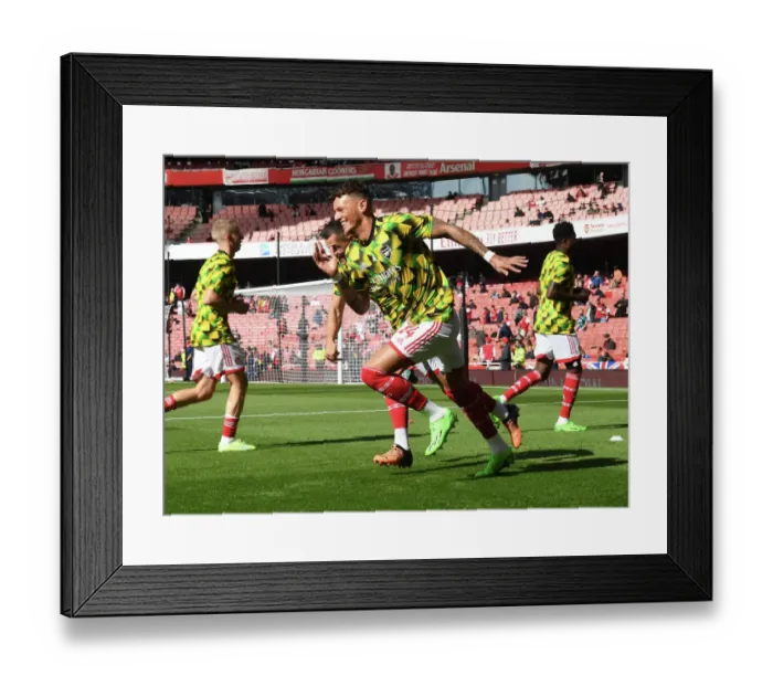Framed Print : Arsenal vs. Tottenham: Ben White's Pre-Match Routine at Emirates Stadium (2022-23)