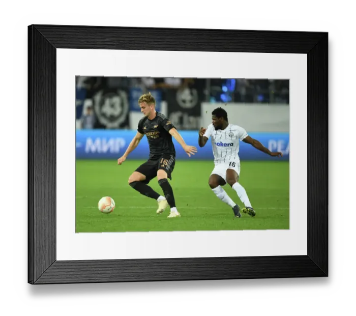 Framed Print : Arsenal's Rob Holding Faces Off Against FC Zurich's Tosin Aiyegun in Europa League Clash