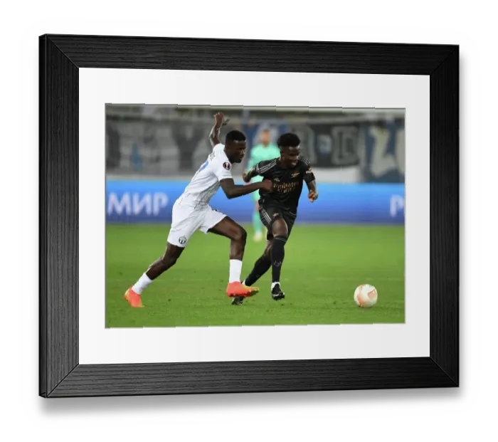 Framed Print : Bukayo Saka Breaks Past FC Zurich's Defense in Arsenal's UEFA Europa League Match