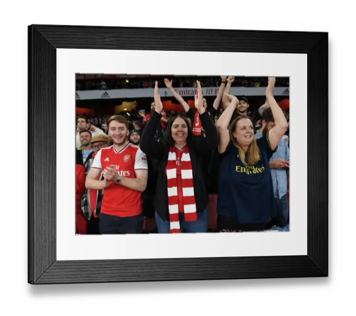 Framed Print : Arsenal Fans Celebrate Dramatic Victory Over Liverpool in Premier League Showdown