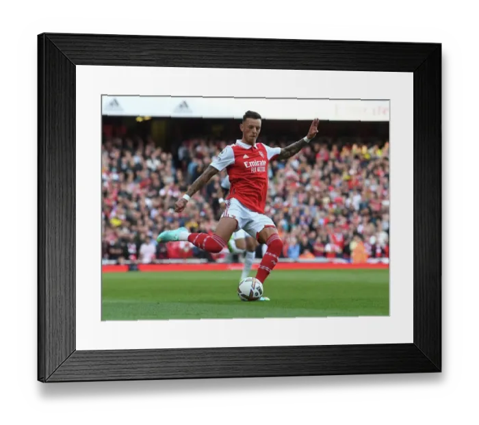 Framed Print : Arsenal vs Liverpool: Battle at the Emirates - 2022-23 Premier League Framed Print : Arsenal vs Liverpool: Battle at the Emirates - 2022-23 Premier League