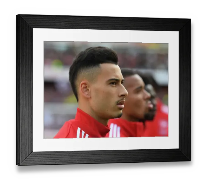 Framed Print : Arsenal's Gabriel Martinelli Prepares for Arsenal v Liverpool Clash (2022-23)