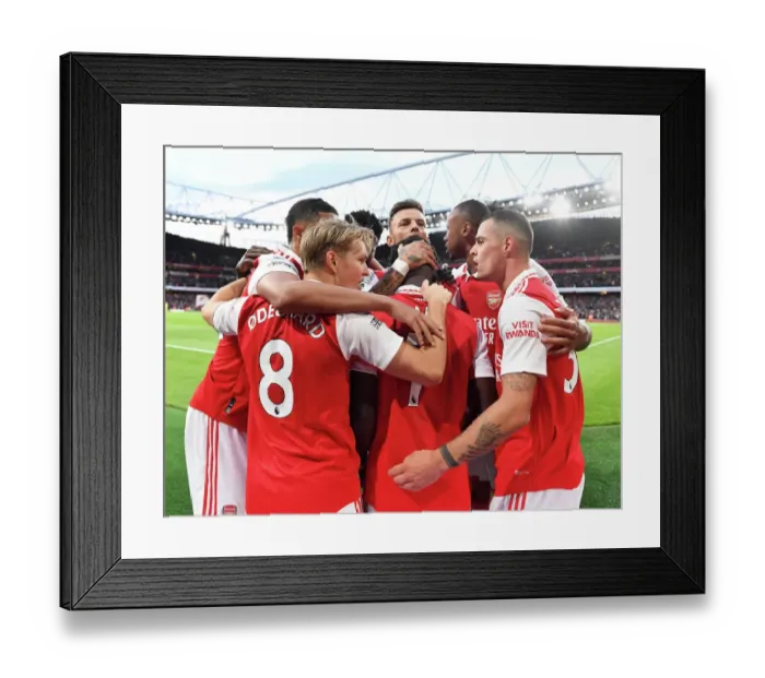 Framed Print : Saka's Stunner: Arsenal's Triumph over Liverpool (2022-23)