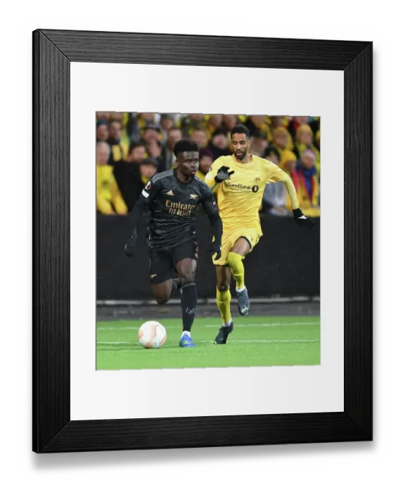 Framed Print : Arsenal's Bukayo Saka in Action: Overpowering Bodø / Glimt in the Europa League (October 2022)