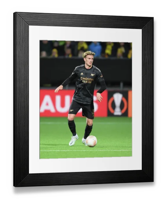 Framed Print : Rob Holding in Action: Arsenal's Europa League Battle at Bodø / Glimt, Norway (October 2022) Framed Print : Rob Holding in Action: Arsenal's Europa League Battle at Bodø / Glimt, Norway (October 2022)