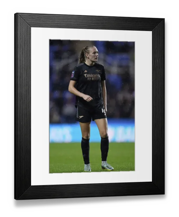 Framed Print : Arsenal Women Take on Reading in FA WSL Showdown