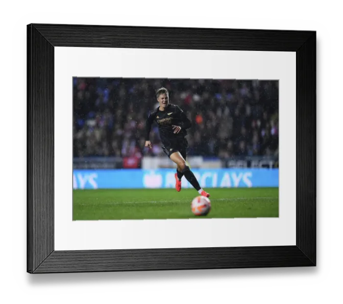 Framed Print : Arsenal Women Take on Reading in FA WSL Showdown