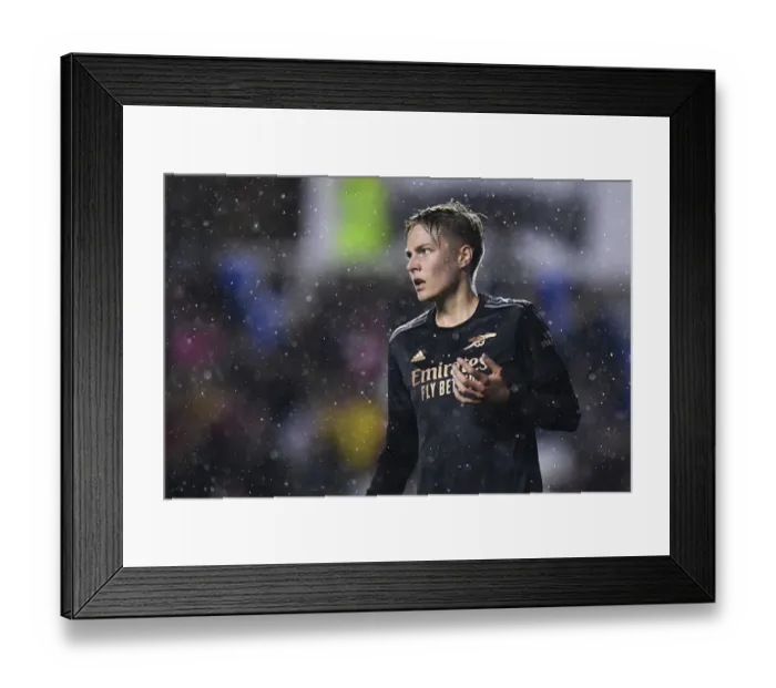 Framed Print : FA WSL Showdown: Arsenal Women vs. Reading - Lina Hurtig in Action at Reading Stadium