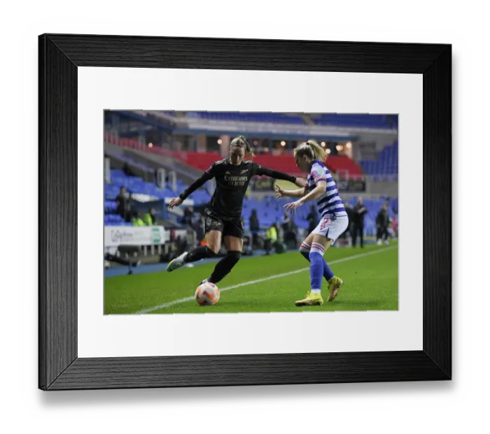 Framed Print : Arsenal's Jordan Nobbs in Action against Reading in FA WSL Match Framed Print : Arsenal's Jordan Nobbs in Action against Reading in FA WSL Match