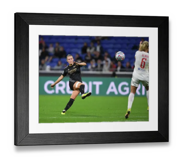 Framed Print : Caitlin Foord Scores as Arsenal Women Stun Olympique Lyonnais in UEFA Champions League