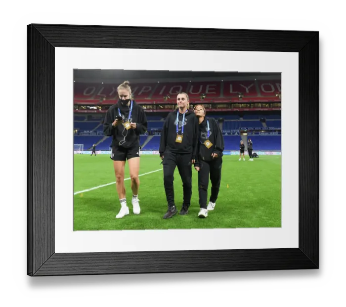 Framed Print : Arsenal Women Take on Olympique Lyonnais in UEFA Champions League Clash
