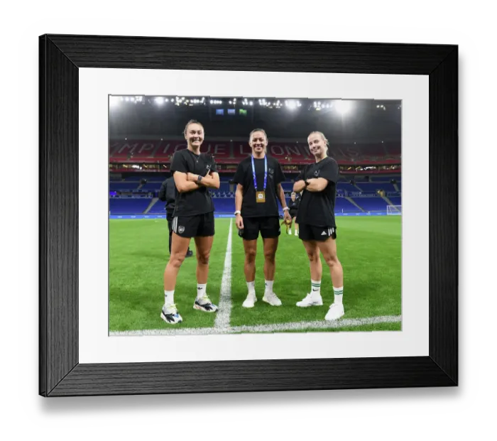 Framed Print : Arsenal Women Take on Olympique Lyonnais in UEFA Champions League Clash
