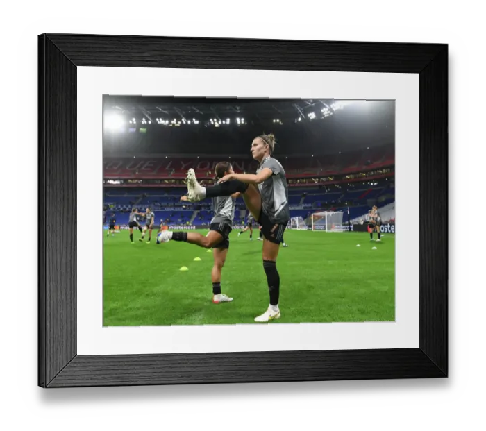 Framed Print : Arsenal WFC vs. Olympique Lyonnais: A UEFA Women's Champions League Battle in Lyon