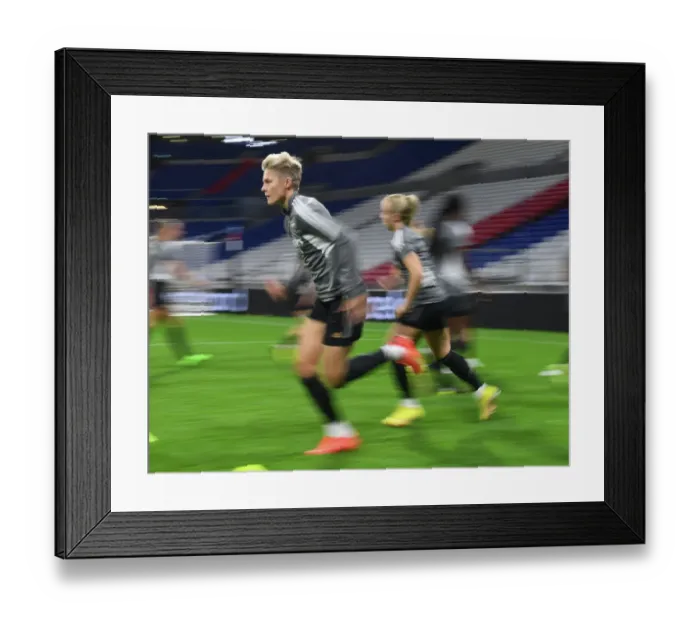 Framed Print : Arsenal Women vs. Olympique Lyonnais: UEFA Champions League Clash in Lyon