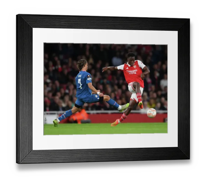Framed Print : Arsenal vs PSV Eindhoven: Tense Battle in UEFA Europa League Group A