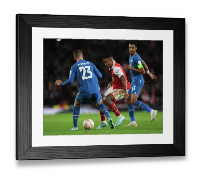 Framed Print : Gabriel Jesus Nutmegs Joey Veerman: Arsenal FC vs PSV Eindhoven, UEFA Europa League 2022-23