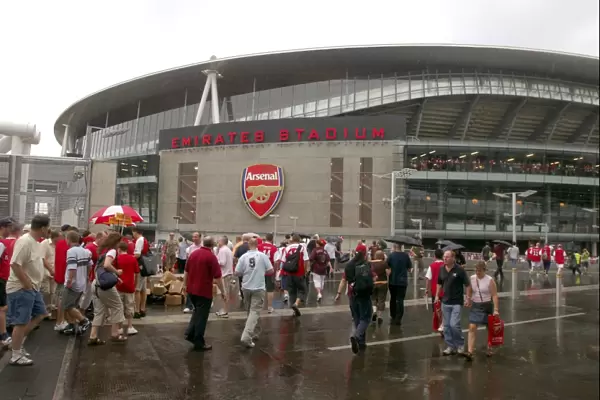 Arsenal fans gather outside the Emirates Stadium