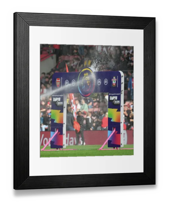 Framed Print : Arsenal vs Southampton: Premier League Showdown (October 2022)
