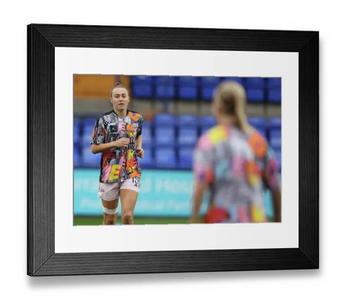 Framed Print : Arsenal's Caitlin Foord Readies for Liverpool Showdown in FA WSL Clash