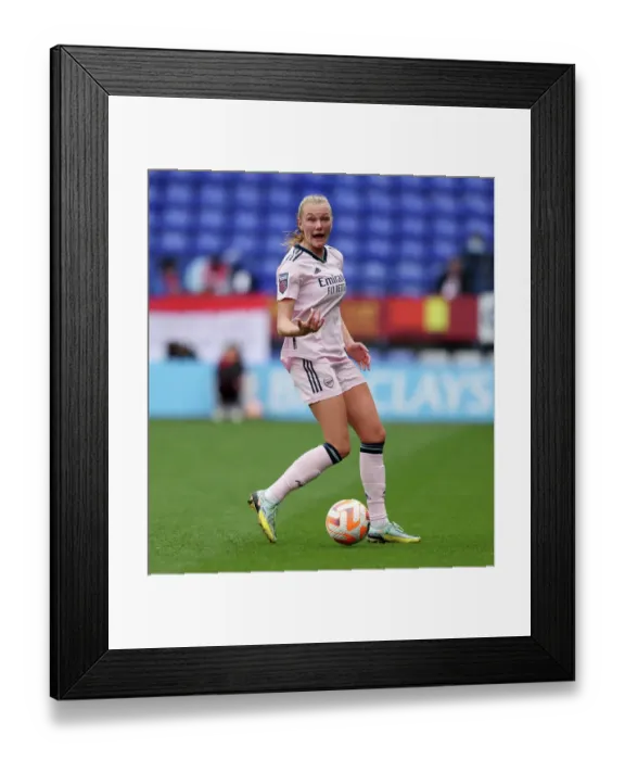 Framed Print : Arsenal vs. Liverpool: FA Women's Super League Showdown at Prenton Park
